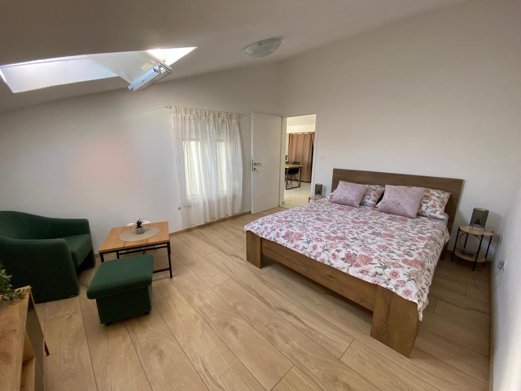 Jozephine Apartment