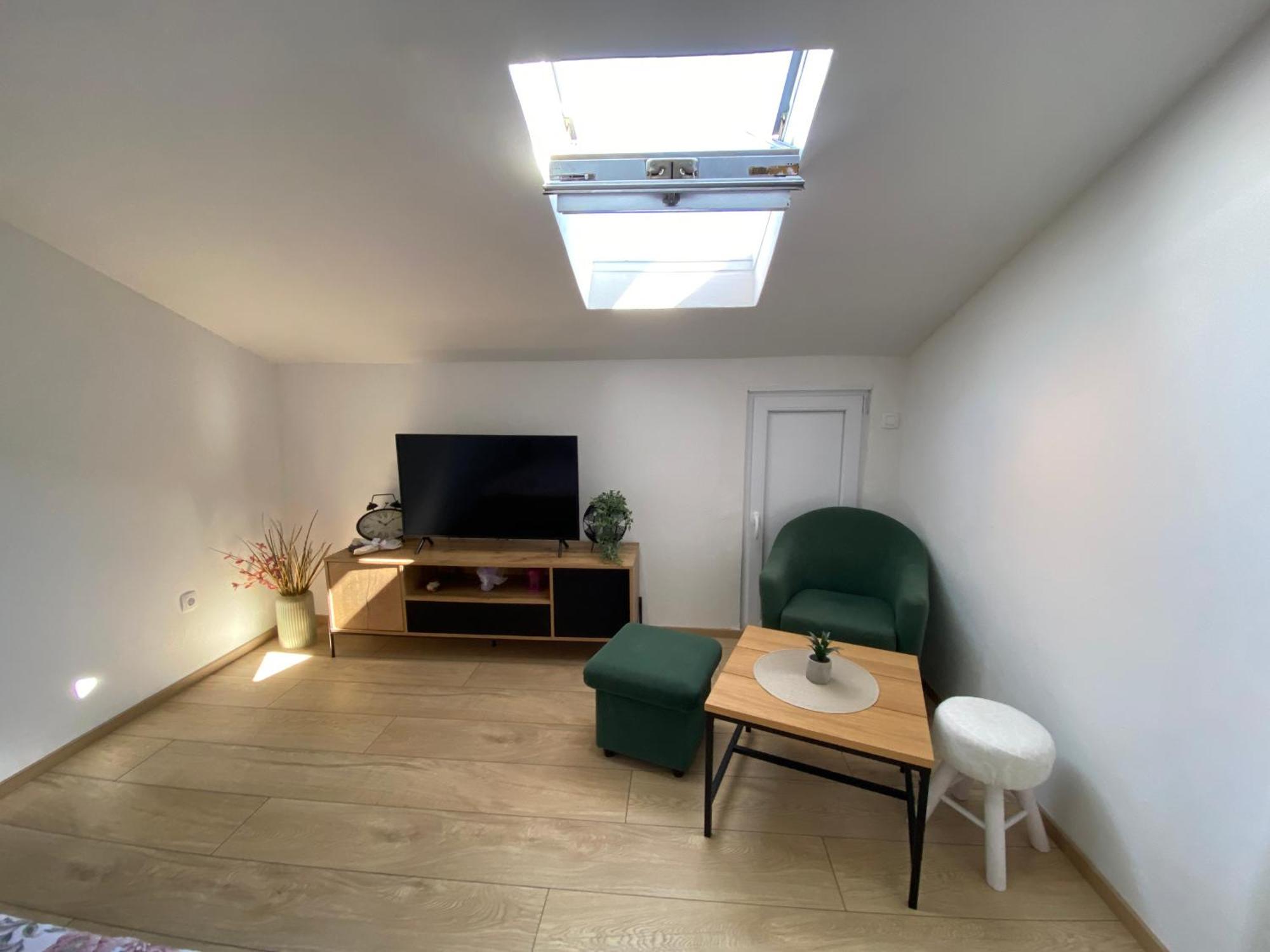 Jozephine Apartment *